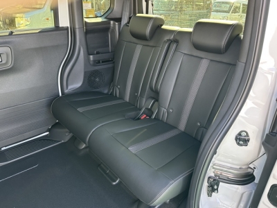 新型N-BOX(ホンダ)届出済未使用車 後席内装
