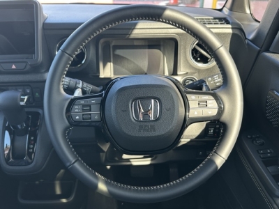 新型N-BOX(ホンダ)届出済未使用車 内外装写真