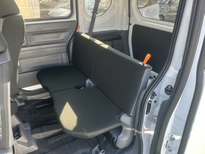 N-VAN(ホンダ)届出済未使用車 後席内装