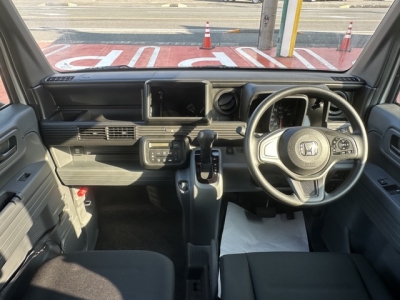 N-VAN(ホンダ)届出済未使用車 後席から見た前席