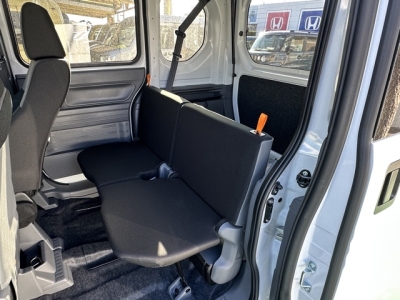 N-VAN(ホンダ)届出済未使用車 後席内装