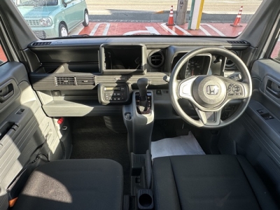 N-VAN(ホンダ)届出済未使用車 後席から見た前席