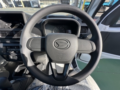 ハイゼットトラック(ダイハツ)届出済未使用車 後席から見た前席