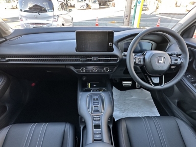 ZR-V(ホンダ)登録済未使用車 後席から見た前席