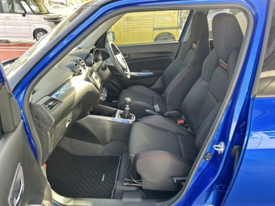 スイフトスポーツ(スズキ)登録済未使用車 前席内装