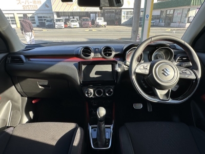 スイフトスポーツ(スズキ)中古車 後席から見た前席