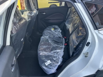 フロンクス(スズキ)登録済未使用車 後席内装