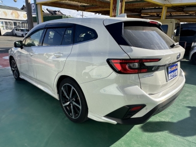 レヴォーグ(スバル)中古車 後方