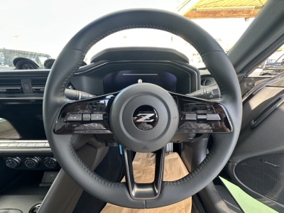 フェアレディZ(ニッサン)登録済未使用車 後席から見た前席