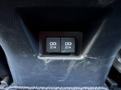 ハリアーハイブリッド(トヨタ)中古車 後席から見た前席