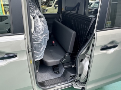 スペーシアベース(スズキ)届出済未使用車 後席内装