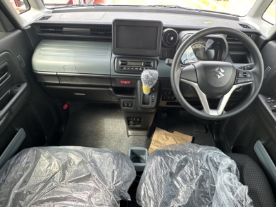 スペーシアベース(スズキ)届出済未使用車 後席から見た前席