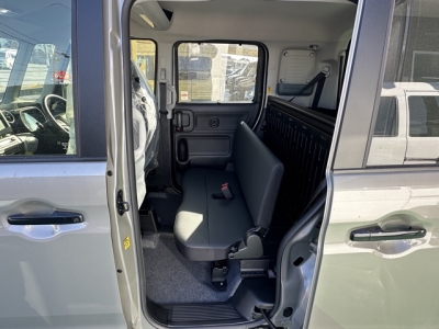 スペーシアベース(スズキ)届出済未使用車 後席内装