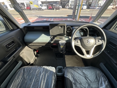 スペーシアベース(スズキ)届出済未使用車 後席から見た前席