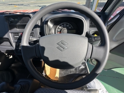 キャリートラック(スズキ)届出済未使用車 後席から見た前席