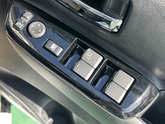 デリカミニ(三菱)届出済未使用車 12