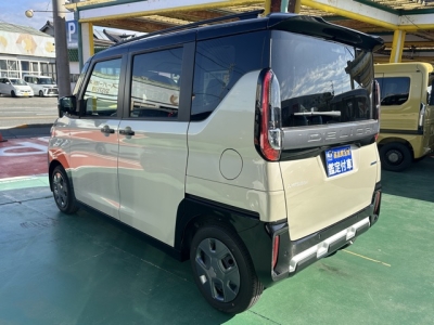 デリカミニ(三菱)届出済未使用車 後方