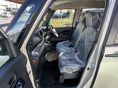 デリカミニ(三菱)届出済未使用車 前席内装