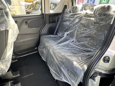 デリカミニ(三菱)届出済未使用車 後席内装