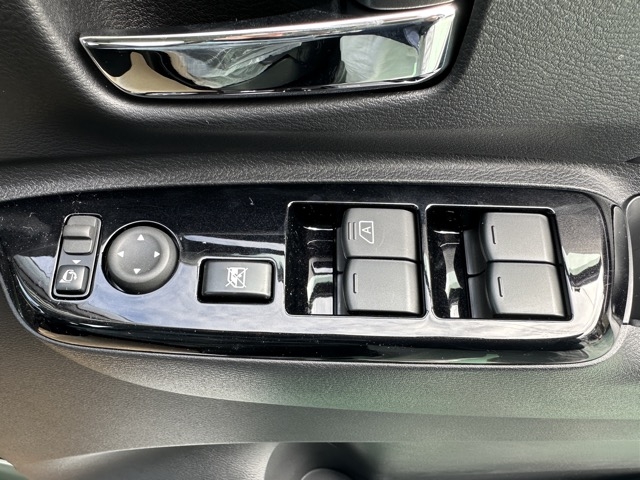 デリカミニ(三菱)届出済未使用車 12