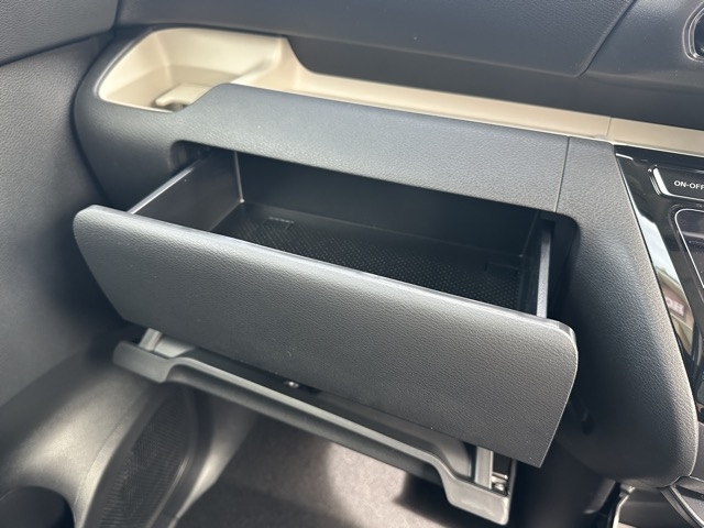 デリカミニ(三菱)届出済未使用車 17