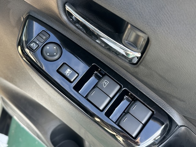 デリカミニ(三菱)届出済未使用車 12