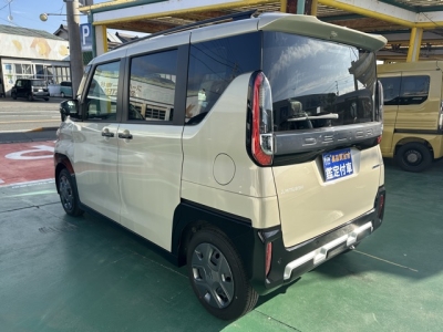 デリカミニ(三菱)届出済未使用車 後方
