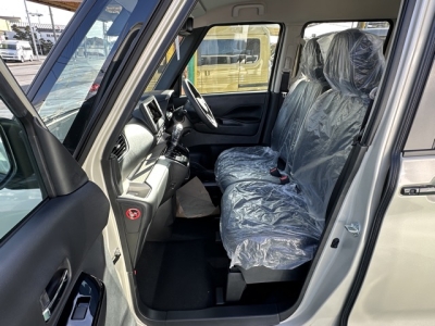 デリカミニ(三菱)届出済未使用車 前席内装