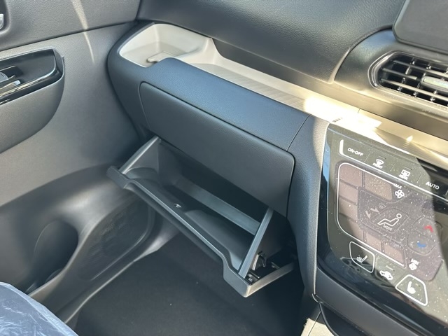 デリカミニ(三菱)届出済未使用車 24