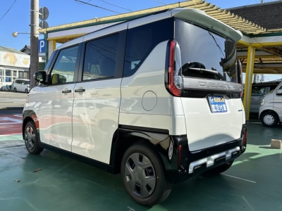デリカミニ(三菱)届出済未使用車 後方