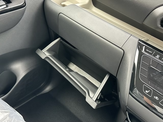 デリカミニ(三菱)届出済未使用車 23