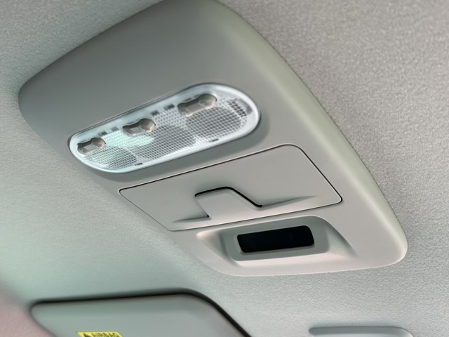 デリカミニ(三菱)届出済未使用車 28