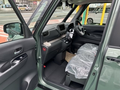 デリカミニ(三菱)届出済未使用車 前席内装