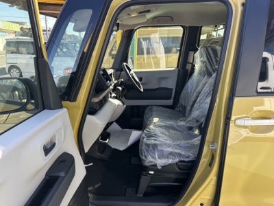 新型N-BOX(ホンダ)届出済未使用車 前席内装