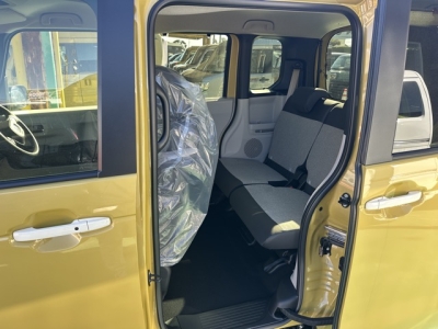 新型N-BOX(ホンダ)届出済未使用車 後席内装