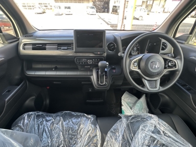 N-WGN(ホンダ)届出済未使用車 後席から見た前席