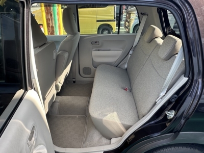 ラパン(スズキ)中古車 後席内装
