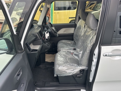 タント(ダイハツ)届出済未使用車 前席内装