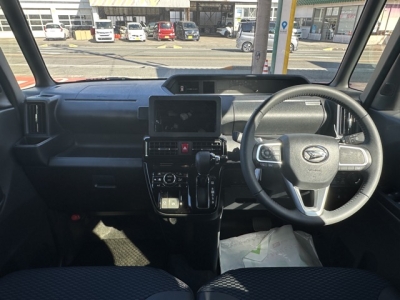 タントカスタム(ダイハツ)ディーラ-試乗車 後席から見た前席