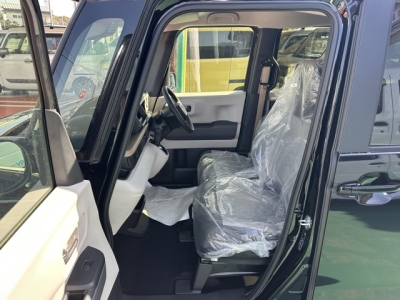 新型N-BOX(ホンダ)届出済未使用車 前席内装