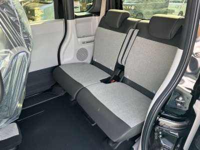 新型N-BOX(ホンダ)届出済未使用車 後席内装