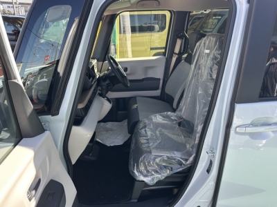 新型N-BOX(ホンダ)届出済未使用車 前席内装