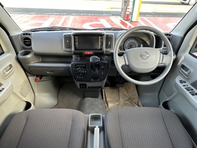 エブリイバンのOEM(スズキ)ディーラ-試乗車 後席から見た前席