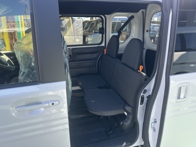 N-VAN(ホンダ)届出済未使用車 後席内装
