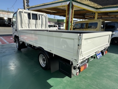 ダイナトラック(トヨタ)登録済未使用車 後方