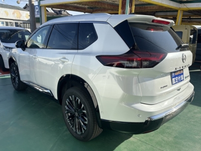 エクストレイル(ニッサン)登録済未使用車 後方