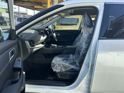 エクストレイル(ニッサン)登録済未使用車 前席内装