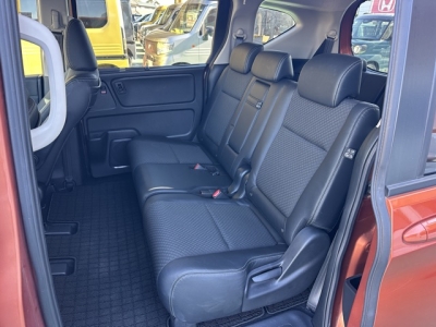 フリード(ホンダ)中古車 後席内装