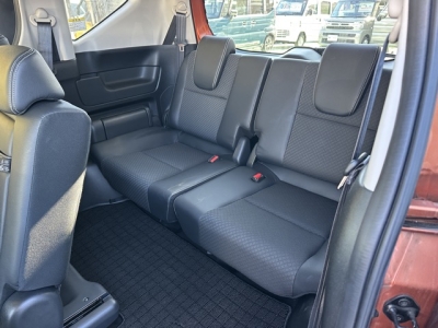 フリード(ホンダ)中古車 後席から見た前席