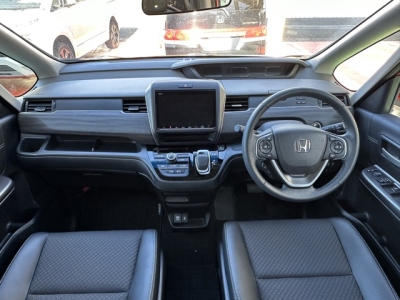 フリード(ホンダ)中古車 内外装写真